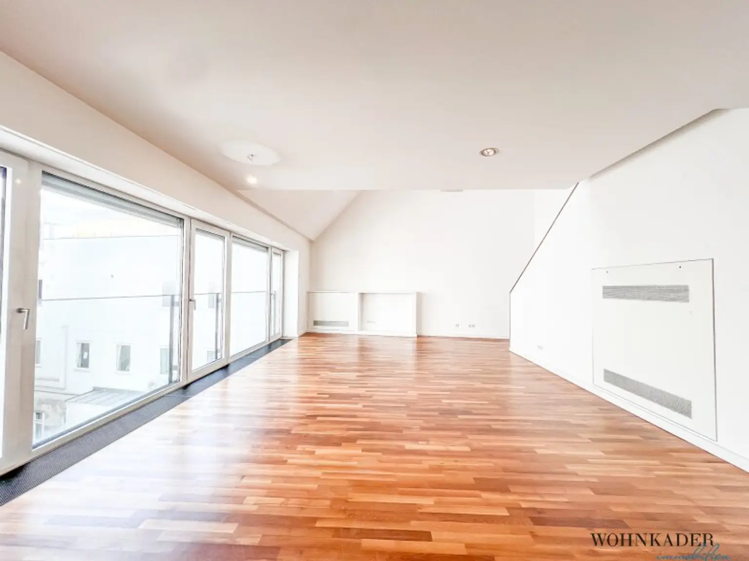 Exklusive 130 m² Dachgeschosswohnung mit Terrasse, Dachterrasse und atemberaubendem Blick auf den Stephansdom