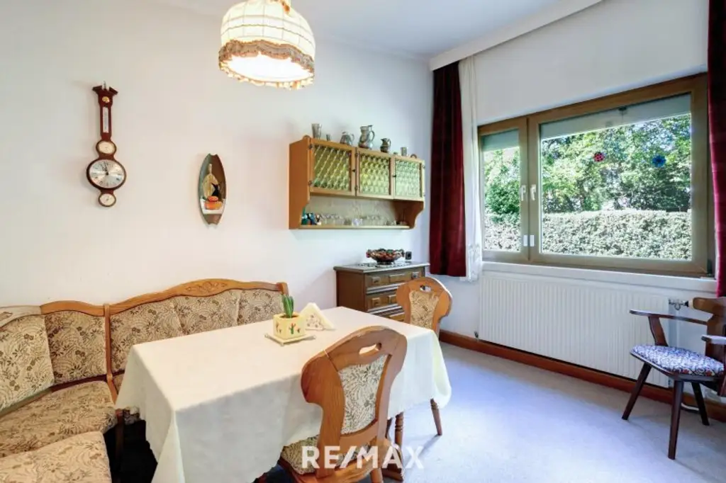 Baugrundstück in Seenähe mit Altbestand !