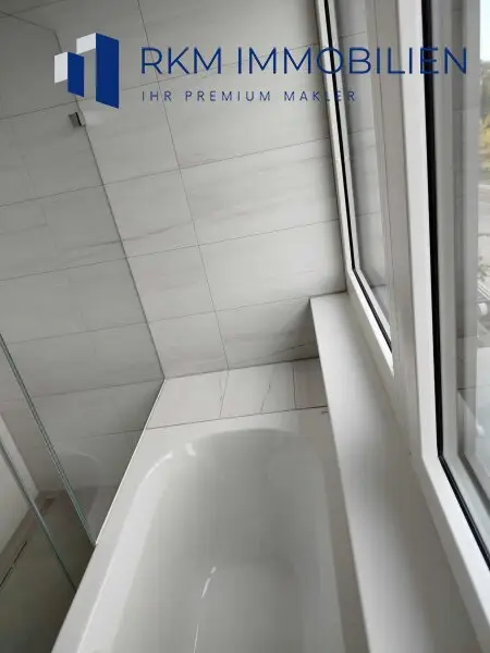 TOP - Neuwertige Dachgeschosswohnung in 1210 Wien – ca. 70 m², 3-Zimmer, ca. 23m² Terrasse und Garagenstellplatz - absolute Ruhelage