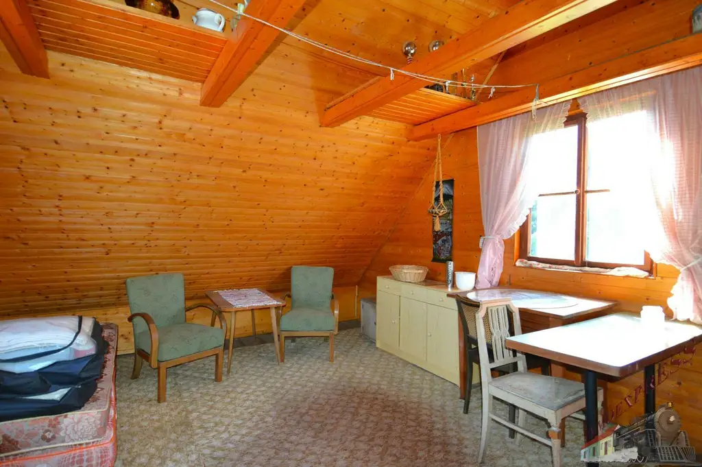 Einfamilienhaus mit Gäste-/Sommerhaus und 2 Garagen - Fernblick