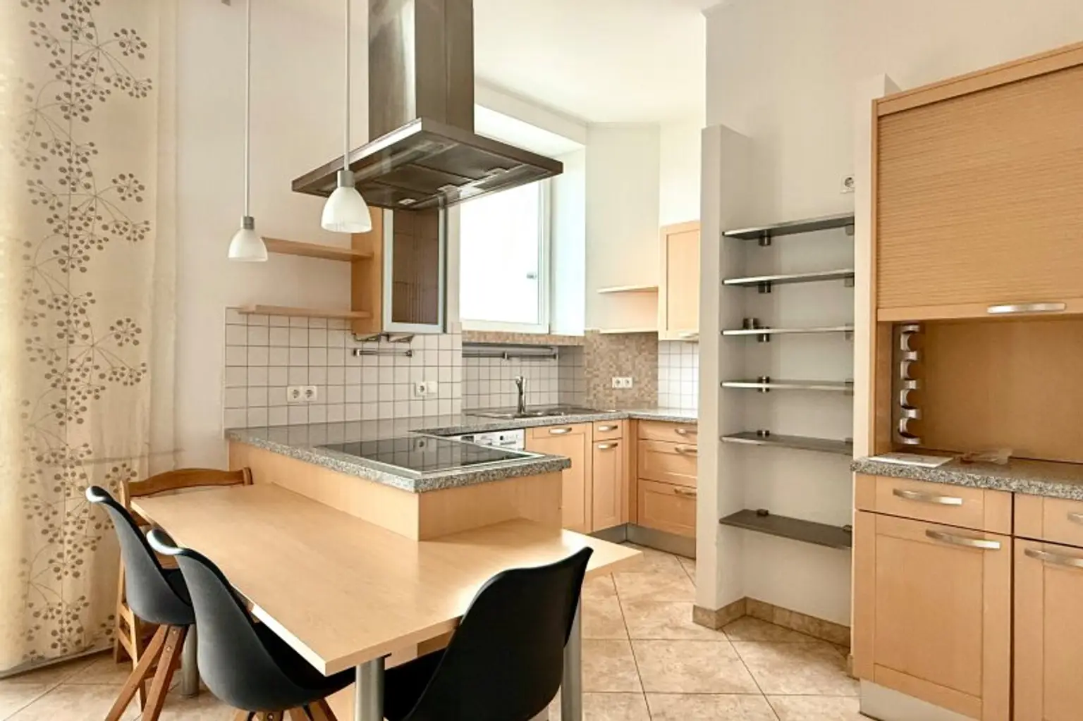 Großzügige Altbauwohnung im Zentrum von Pressbaum