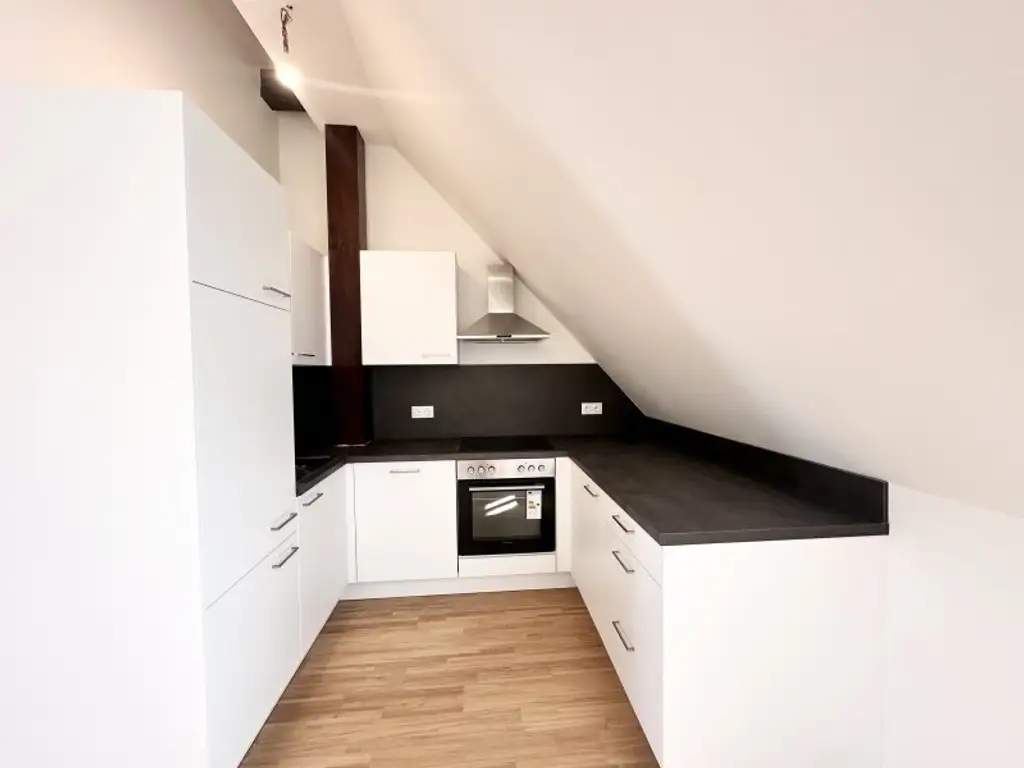 TOP Sanierte Wohnung im Dachgeschoss - Mit Schlossbergaussicht