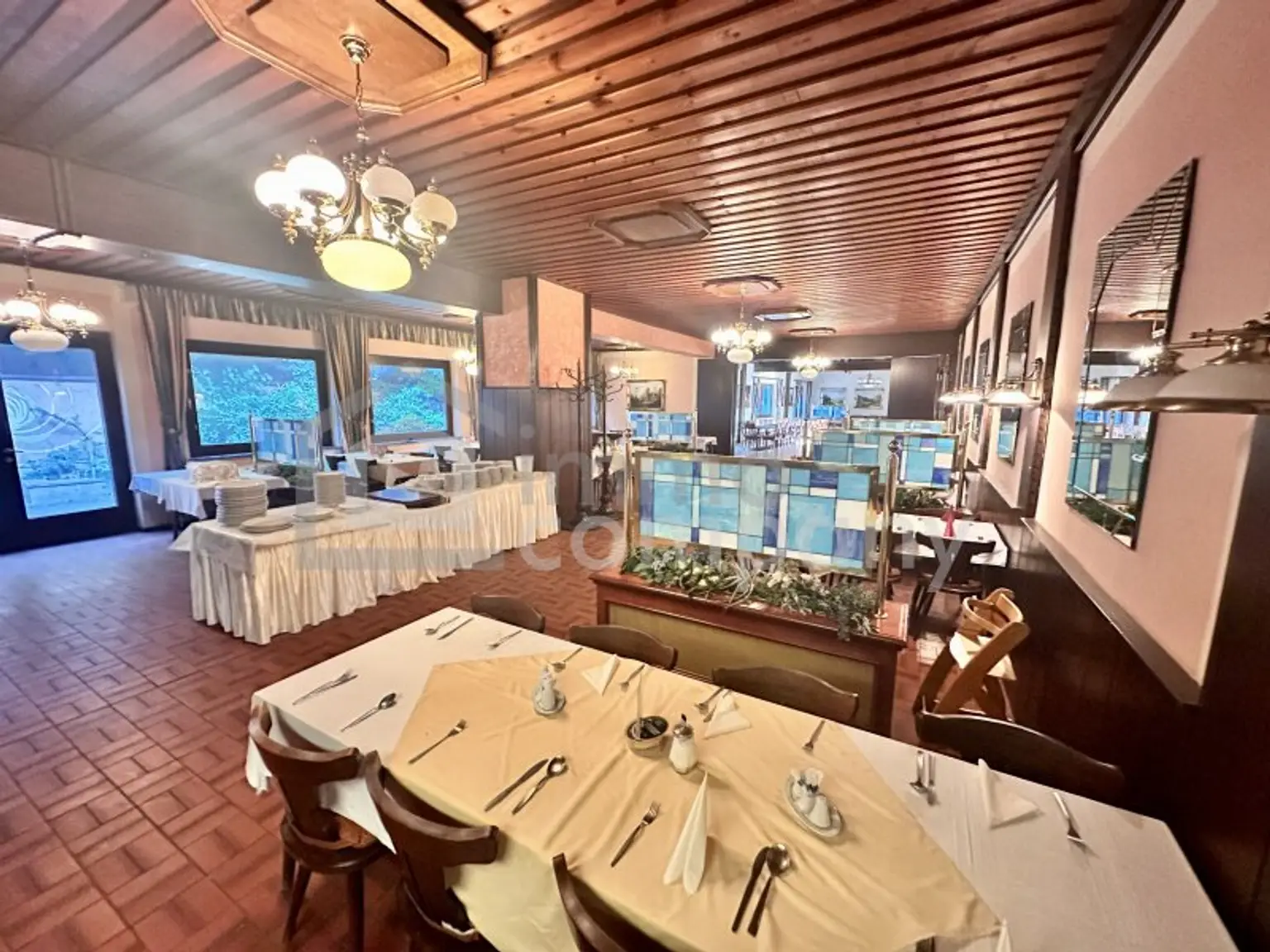 Gastronomiejuwel in Lassee: 480m², Bar, Restaurant & 2 Terrassen warten auf Sie!