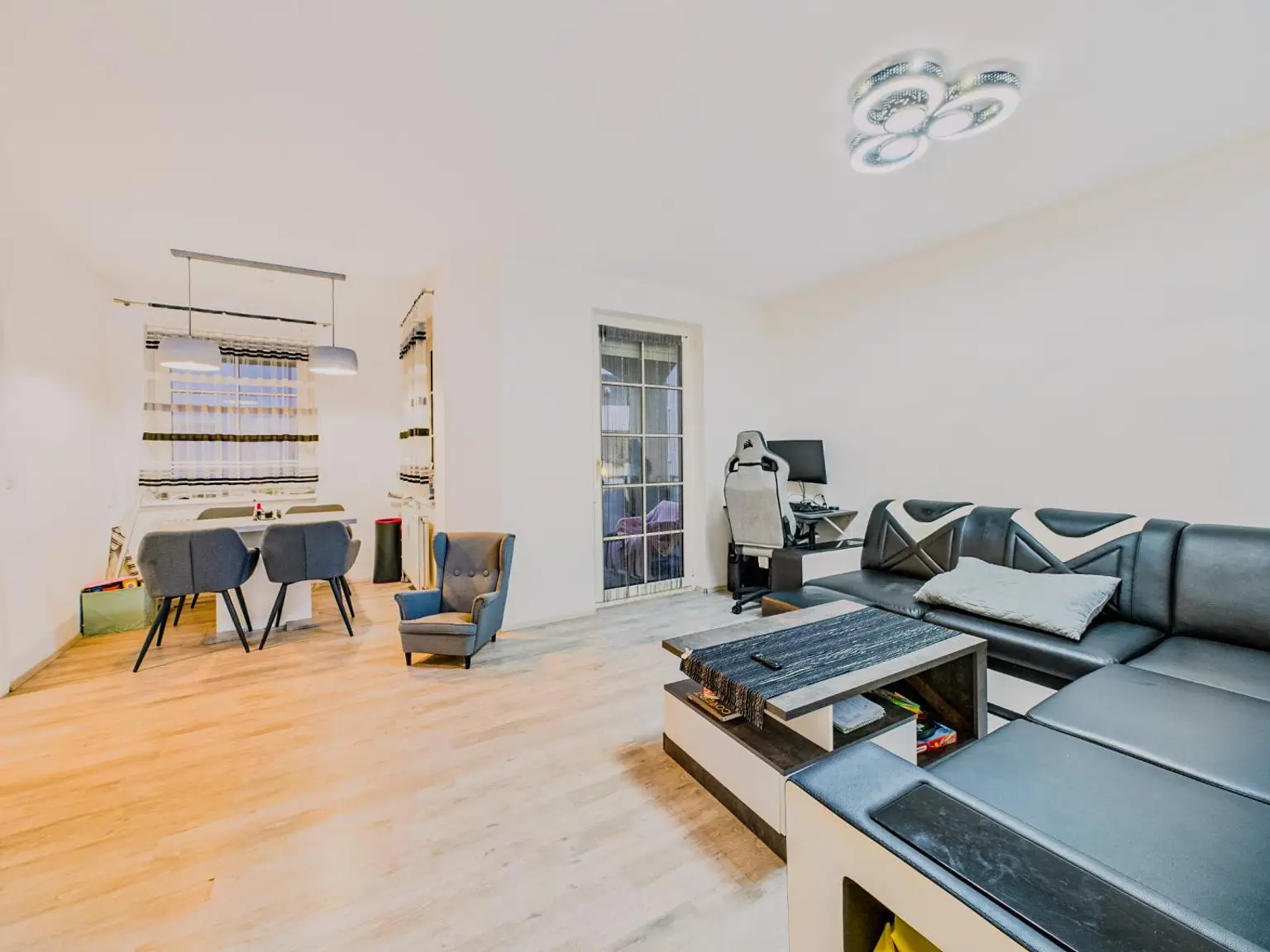 Wohn- und Essbereich 3