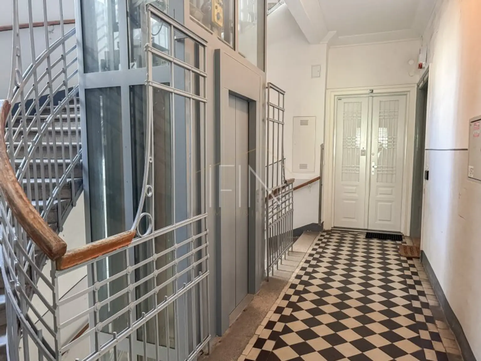 Altbauliebe trifft Wiener Klassik - 124m² Stil und Eleganz im 4. Bezirk