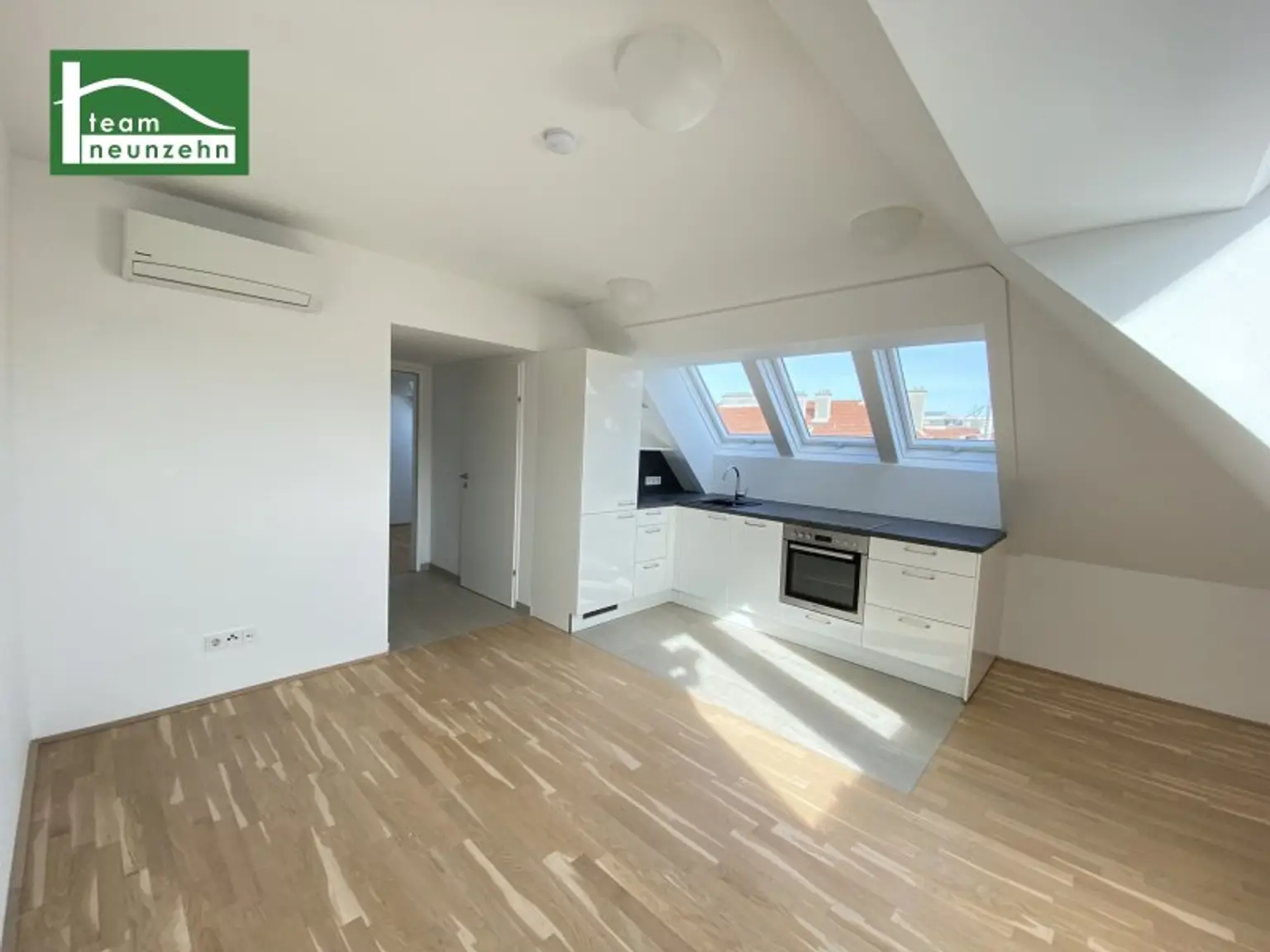 Klimatisierte Dachgeschoss-Wohnung mit Ausblick zur Donau! 5 Minuten zu U6 und S-Bahn Handelskai!