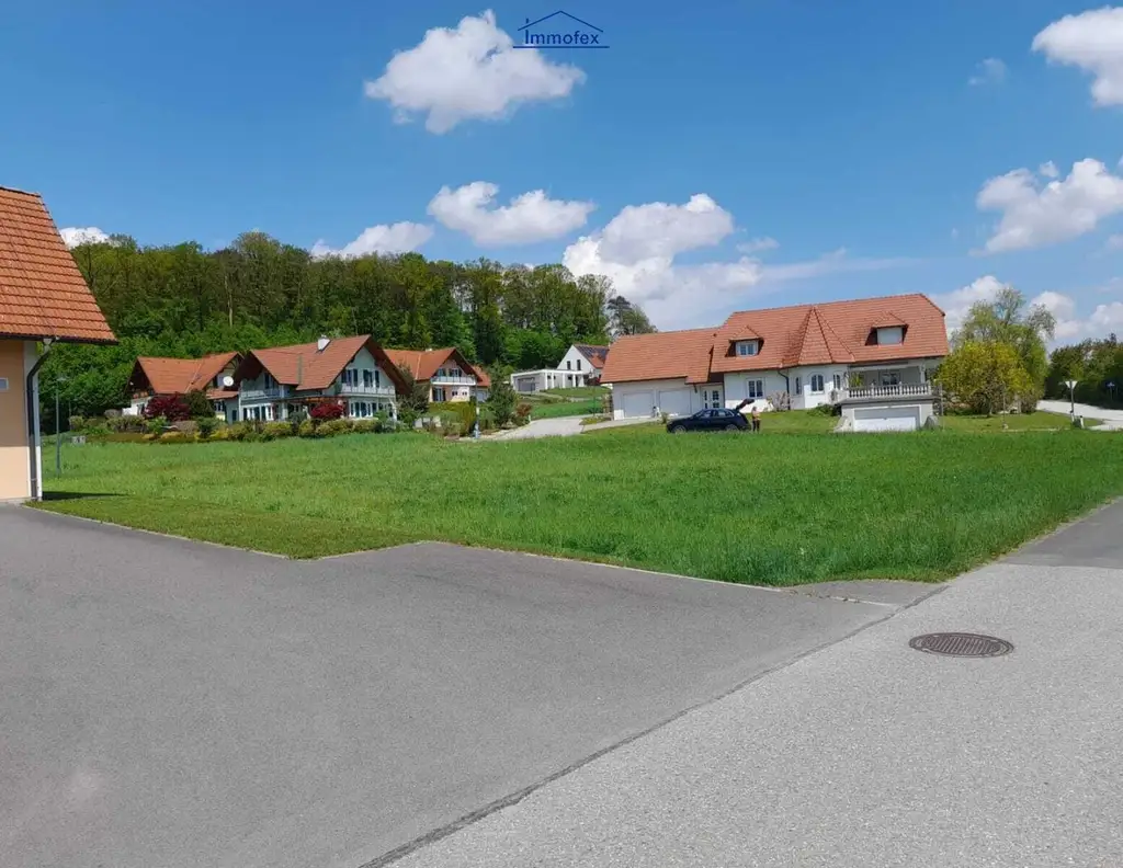 Sonniges, ebenes Baugrundstück in schöner Wohnlage
