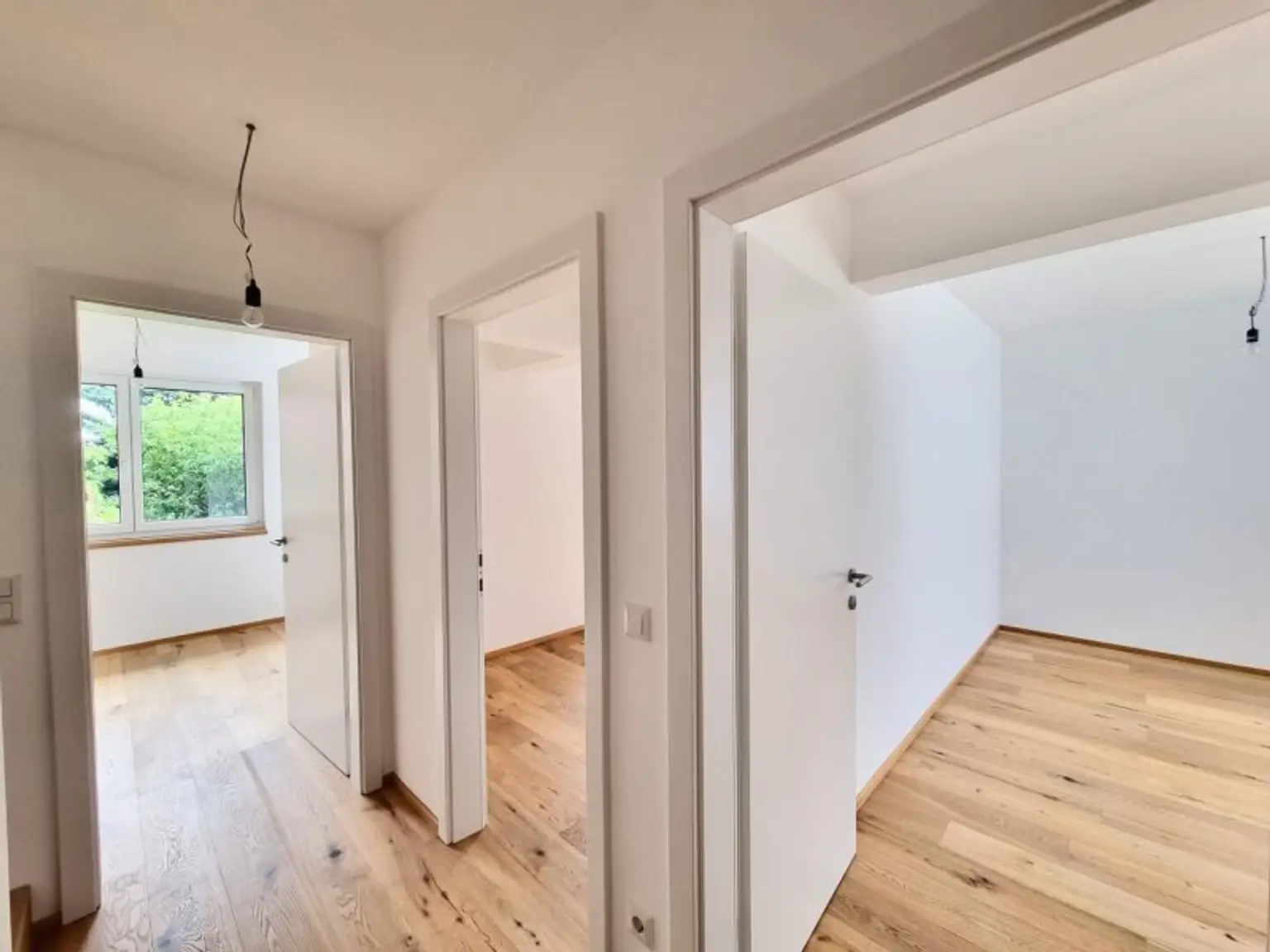 Modernes Eckreihenhaus in TOP-LAGE nahe U6: Erstbezug  mit Garten, Dachterrasse, 5 Zimmern, 2 Bädern – inkl. Küche & Stellplatz