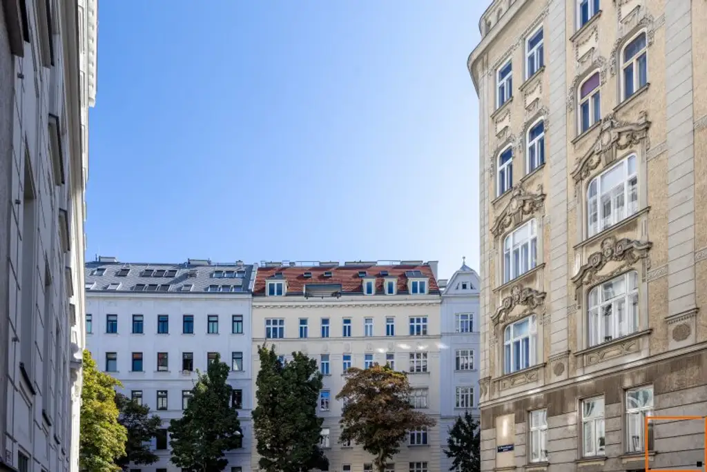 Dachgeschoßwohnung mit eingeschnittener Terrasse, vier Schlafzimmern und schönem Fernblick
