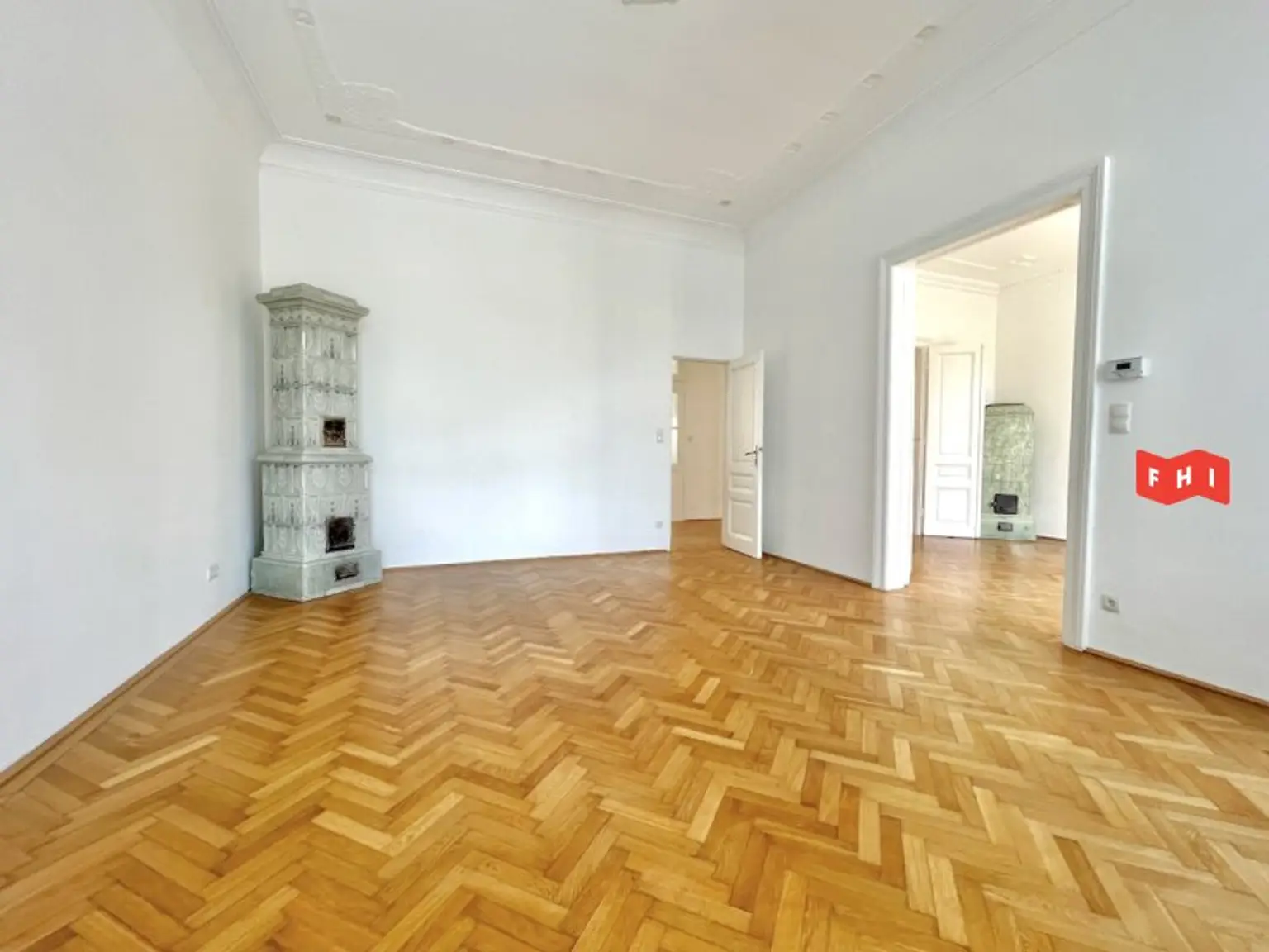 Unbefristete 140m² Stilaltbaumiete mit verglaster Wintergartenveranda, Gartenblick u. historischen Kachelöfen