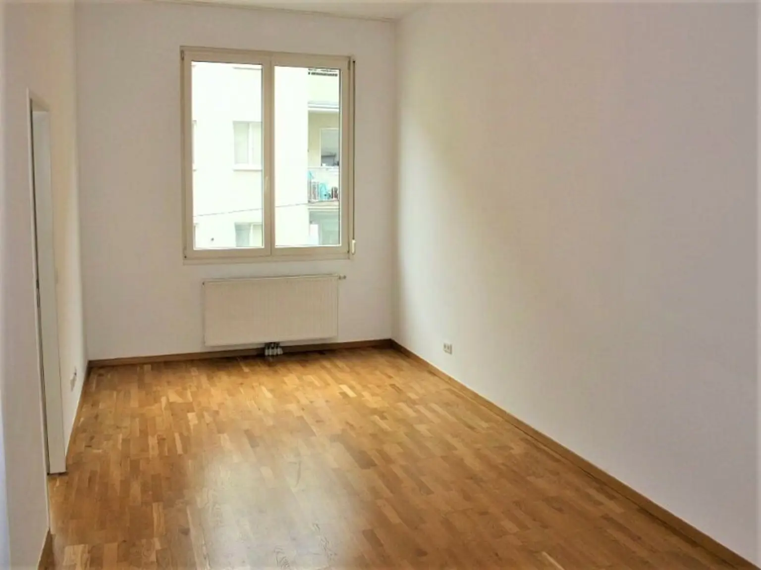 HOLBEINGASSE, 68 m2 Altbau, Wohnküche, 2 Zimmer, WG-geeignet, Komplettküche, Wannenbad, Parketten, 4. Liftstock