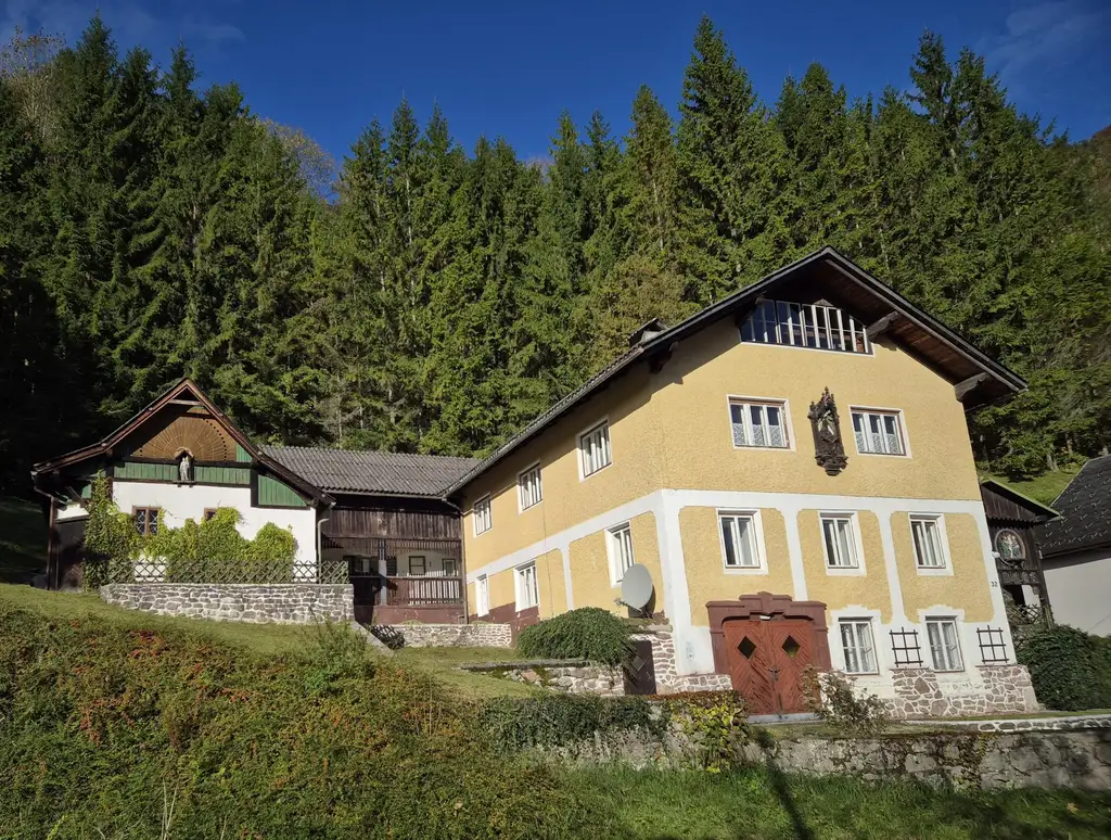 Ein Haus, das Geschichte atmet – und auf seinen neuen Besitzer wartet.