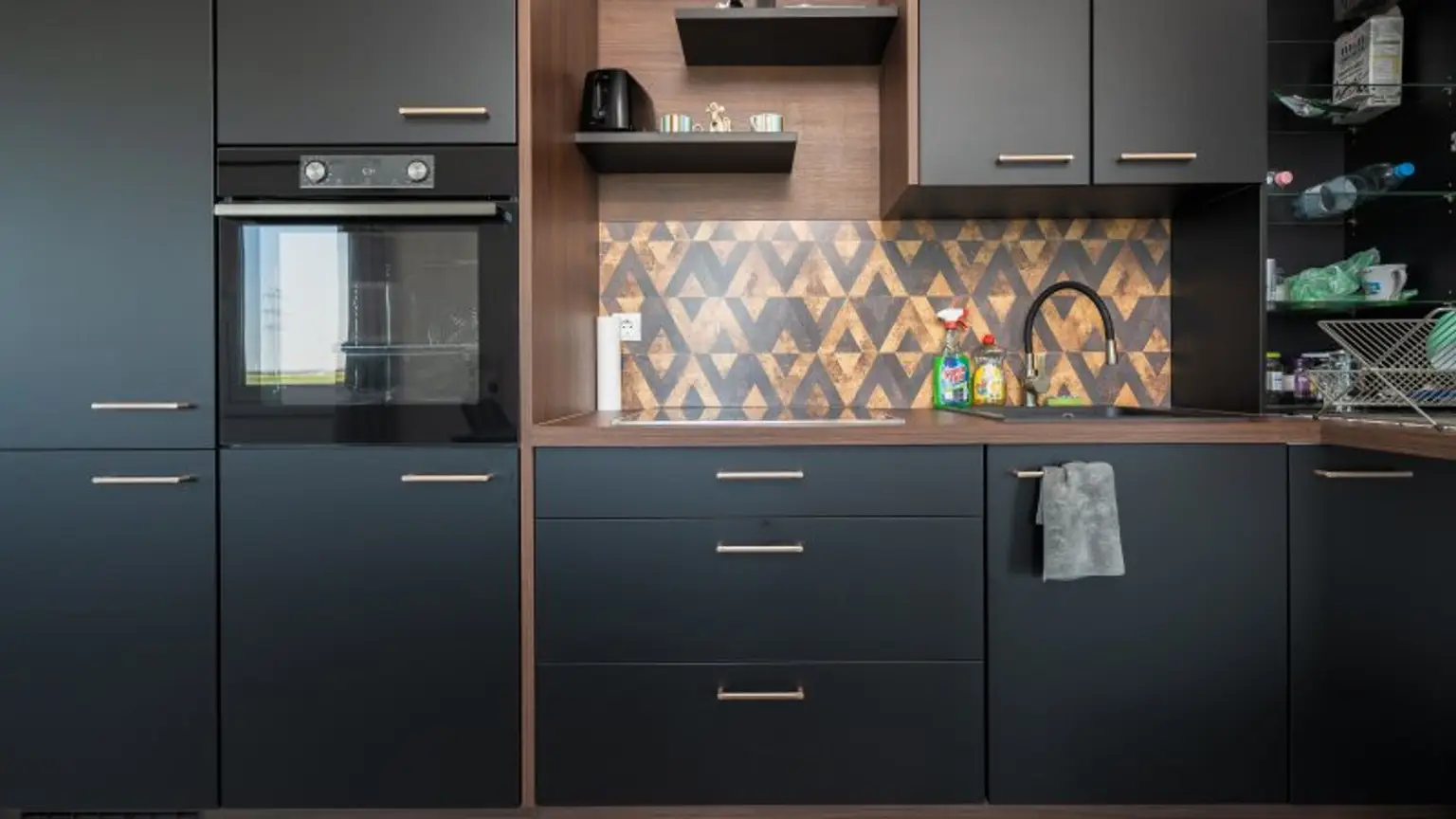Kapitalanlage mit Potential – 2 Häuser auf Eckgrundstück mit rund 938 m² Grundstücksfläche!