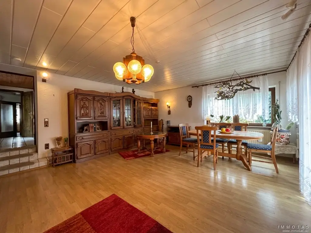 Großzügiges Einfamilienhaus mit Garten und Mehrgenerationenpotenzial