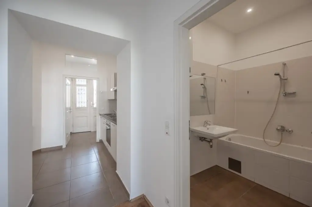 ++NEU++ Bezugsfertig: gepflegte 2-Zimmer Altbauwohnung in toller Lage!