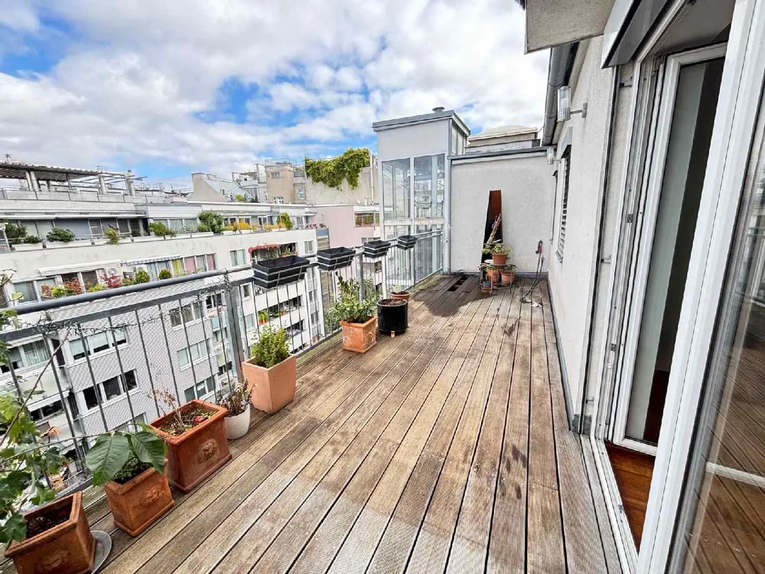 Traumhafte Dachmaisonette mit 2 Terrassen + Dachterrasse - Nähe Arenbergpark