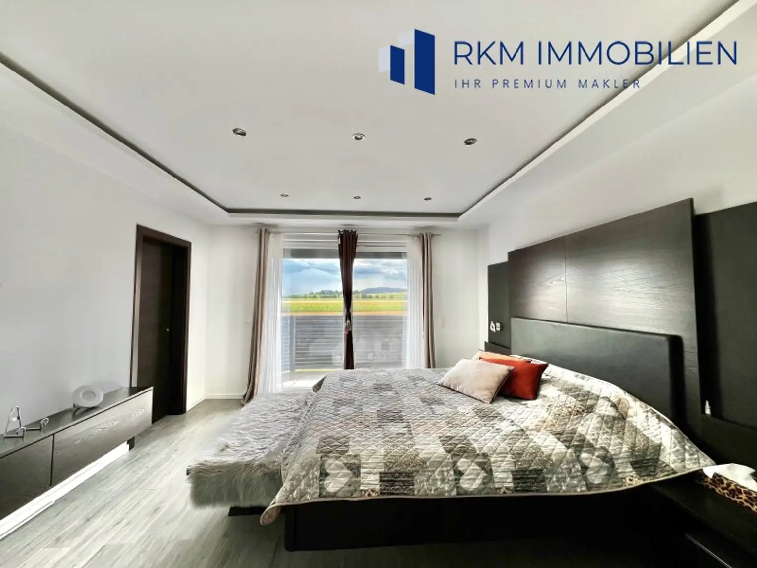 Luxuriöses Einfamilienhaus in Gerasdorf: 6 Zimmer, 207m², Terrasse & Balkone!