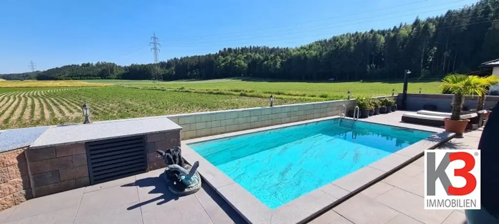 K3 präsentiert Wohnung mit Pool, Teich, Einliegerwohnung und Doppelcarport in absoluter Ruhelage