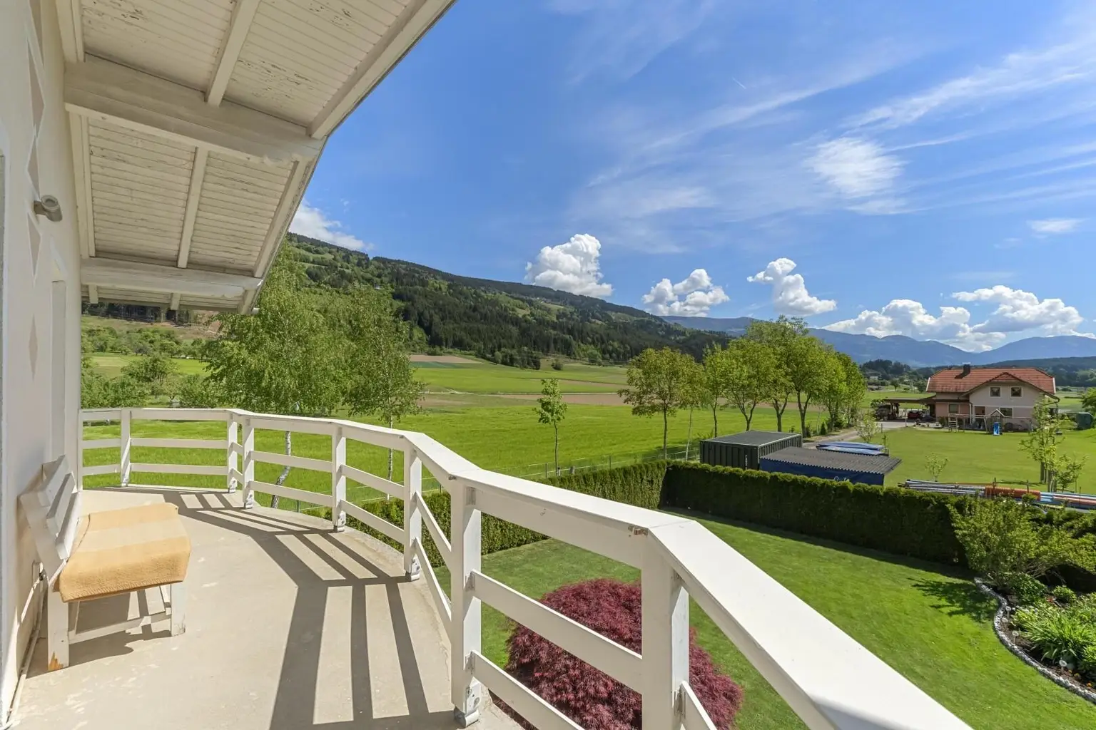 herrliche Ausblicke vom Balkon