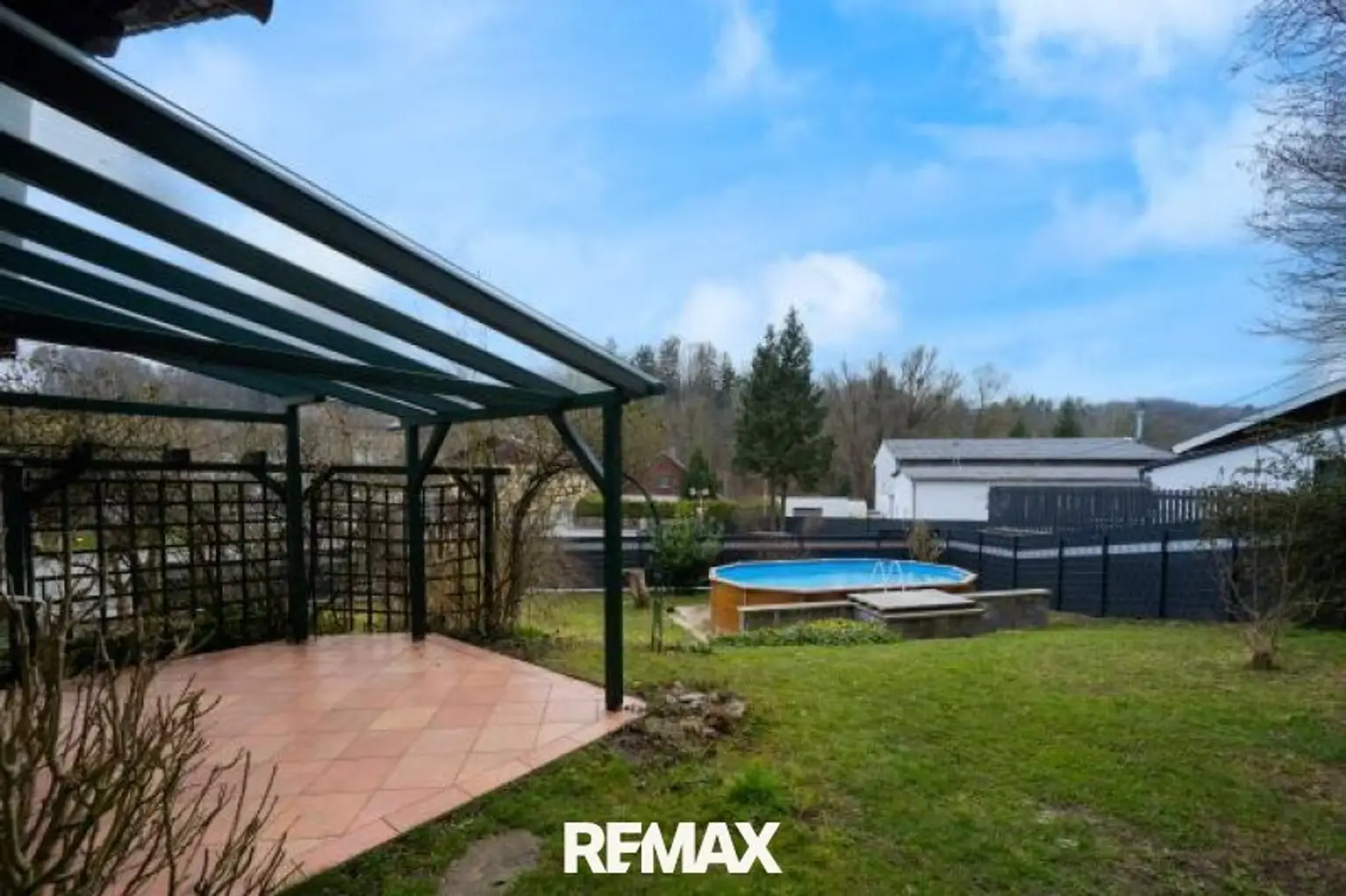 Garten mit Blick zum Pool