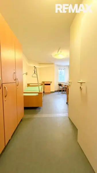 Ehemaliges Seniorenheim, gewerbliche Widmung, große Dachterrasse & 16 Garagen in Wiener Neustadt – Top Chance!