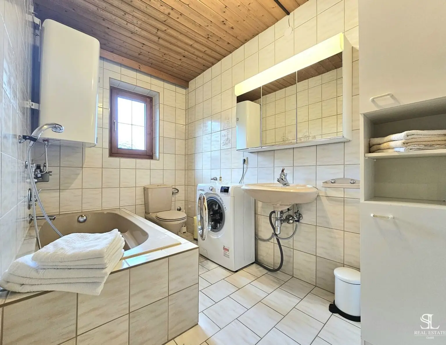Helle 3-Zimmer-Wohnung mit Balkon und Bergblick