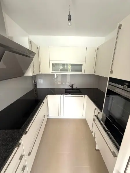 Wohnen in Hietzing + Balkon ca. 11 m² + Markenküche im Wert von ca. € 22.000 + 1 Garagenplatz im Eigentum