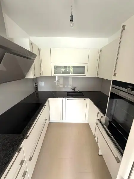 Wohnen in Hietzing + Balkon ca. 11 m² + Markenküche im Wert von ca. € 22.000 + 1 Garagenplatz im Eigentum