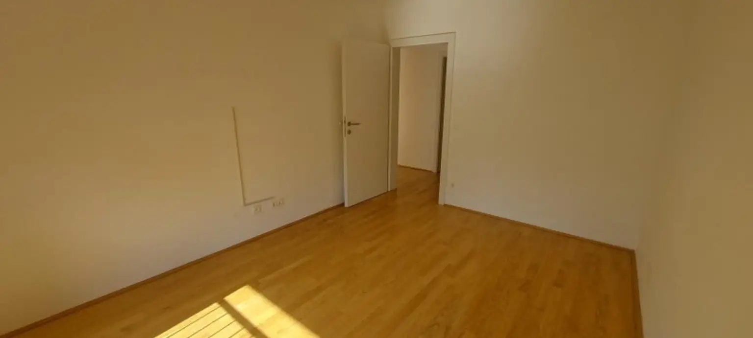 3-Zimmer-Wohnung mit 2 Balkonen und Tiefgaragenstellplatz (Top 8)