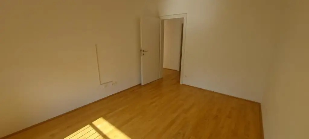 3-Zimmer-Wohnung mit 2 Balkonen und Tiefgaragenstellplatz (Top 8)