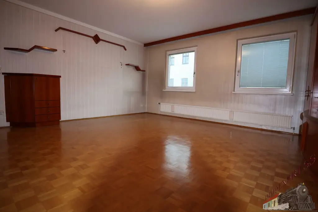 Attraktive 2-Zimmer-Wohnung Potential – ca. 60 m² Wohnfläche + Garage