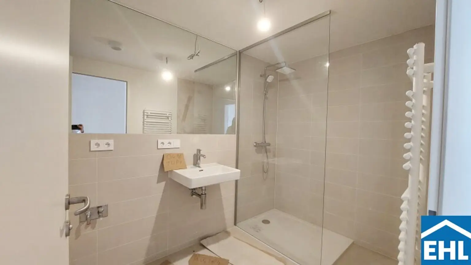 Erstbezug im VIENNA TWENTYTWO bei der U1 *Rooftop-Pool inklusive*