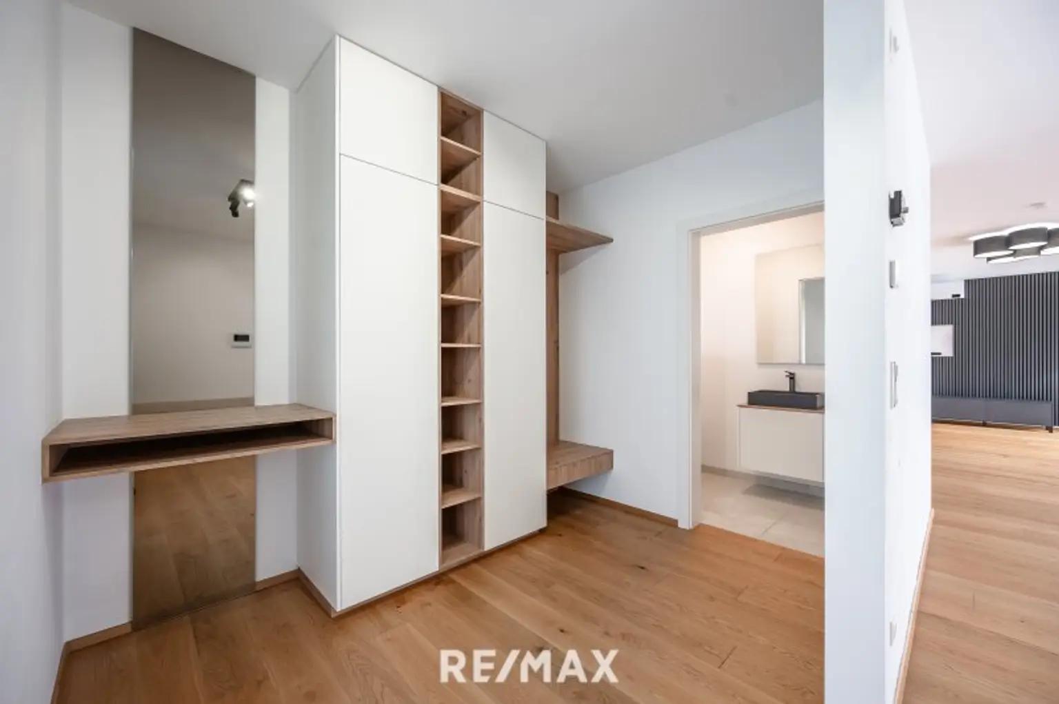 Vorraum mit Blick Gäste-WC