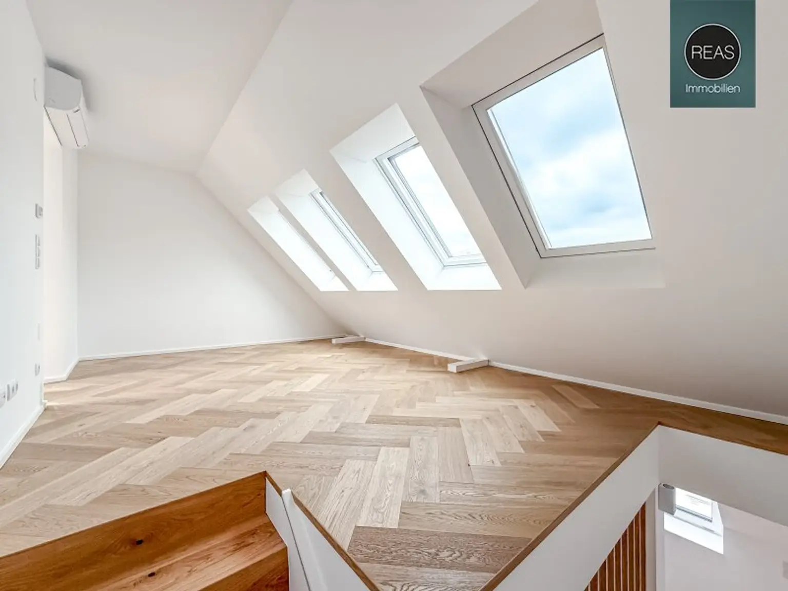 Elevate 1090 – Erstbezug: Dachgeschoss - Maisonette Wohnung (klimatisiert) mit Balkon und Terrasse nahe U6 Alser Straße, AKH!