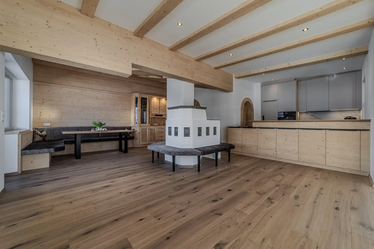 offenes Wohnen/Essen/Kochen mit Kachelofen