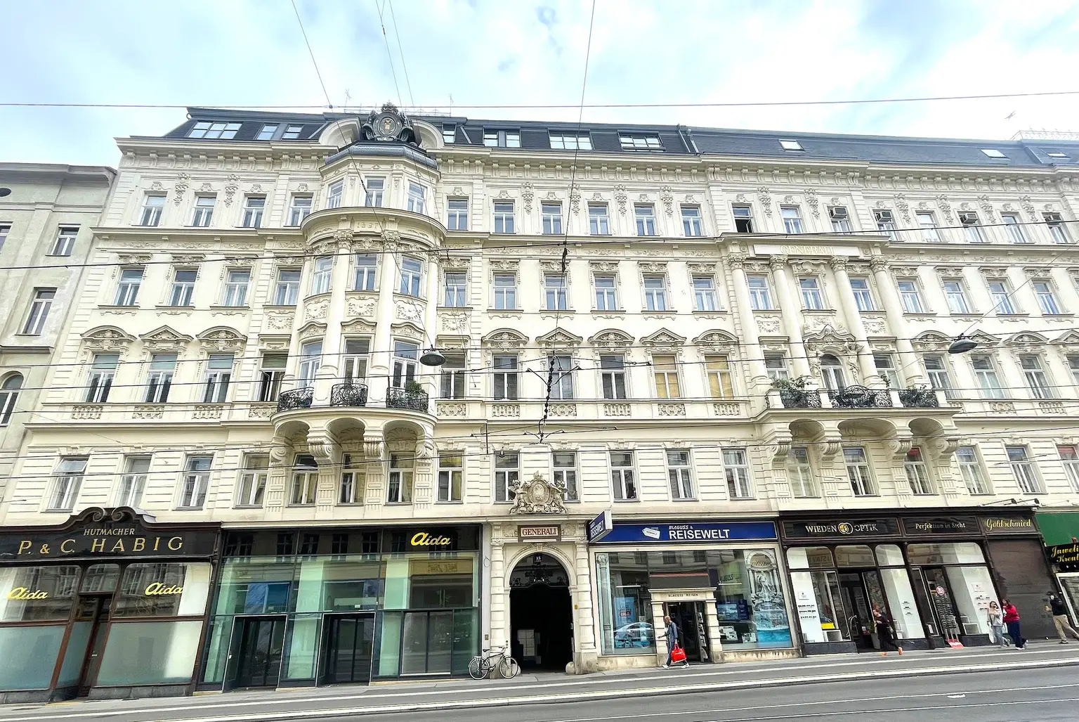 Prunkvolle 6-Zimmer Wohnung im repräsentativen Haus / Impressive 6-room-apartment in a representative building