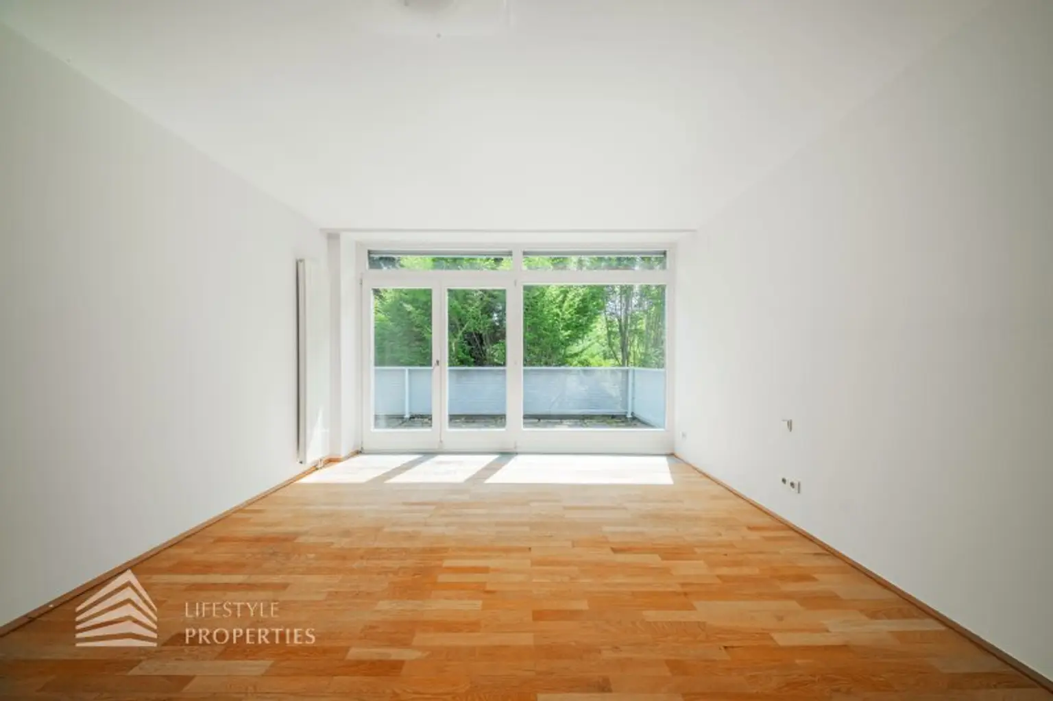 Wunderschöne 4 - Zimmer Wohnung mit Terrasse und 2 Balkonen