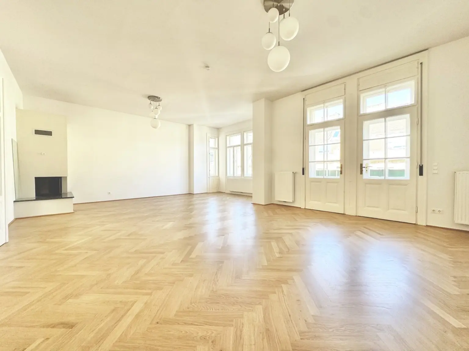 TOPLAGE | TRAUMHAFTE ALTBAUWOHNUNG MIT BALKON | HELLE 4 ZIMMER | U-BAHN-NÄHE