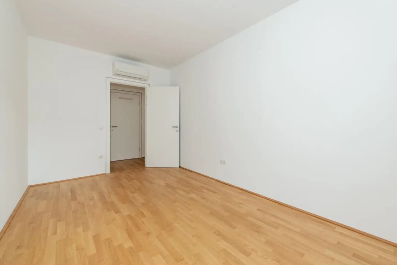 Ab Oktober! Nahe U3! Terrasse mit Weitblick! Prima 3-Zimmer-Wohnung zu vermieten!
