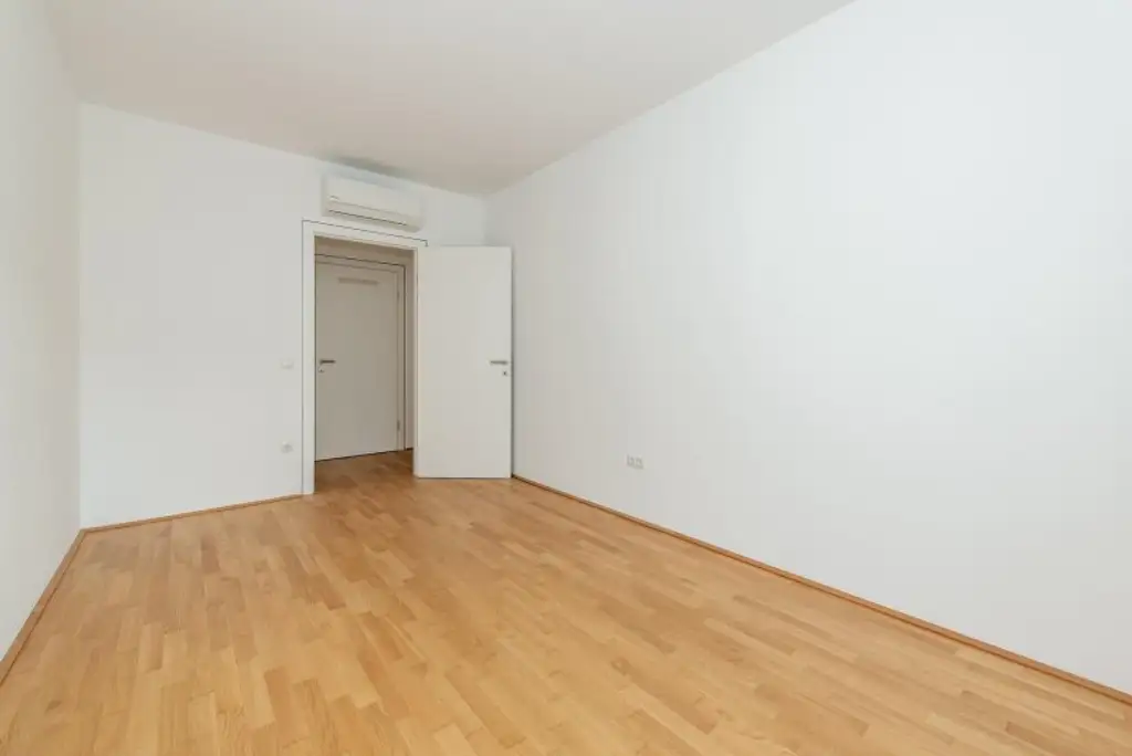 Ab Oktober! Nahe U3! Terrasse mit Weitblick! Prima 3-Zimmer-Wohnung zu vermieten!