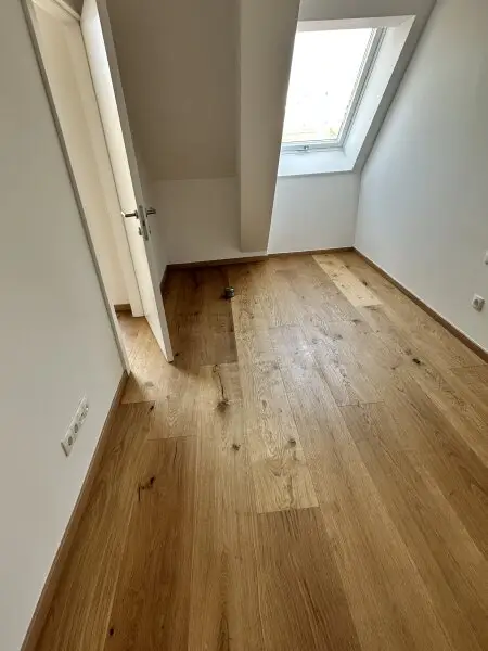 ZWEITBEZUG: 3-Zimmer-Wohnung mit Loggia in der Varnhagengasse