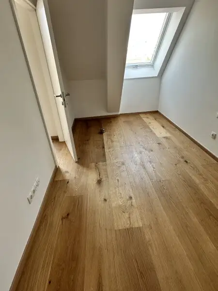 ZWEITBEZUG: 3-Zimmer-Wohnung mit Loggia in der Varnhagengasse