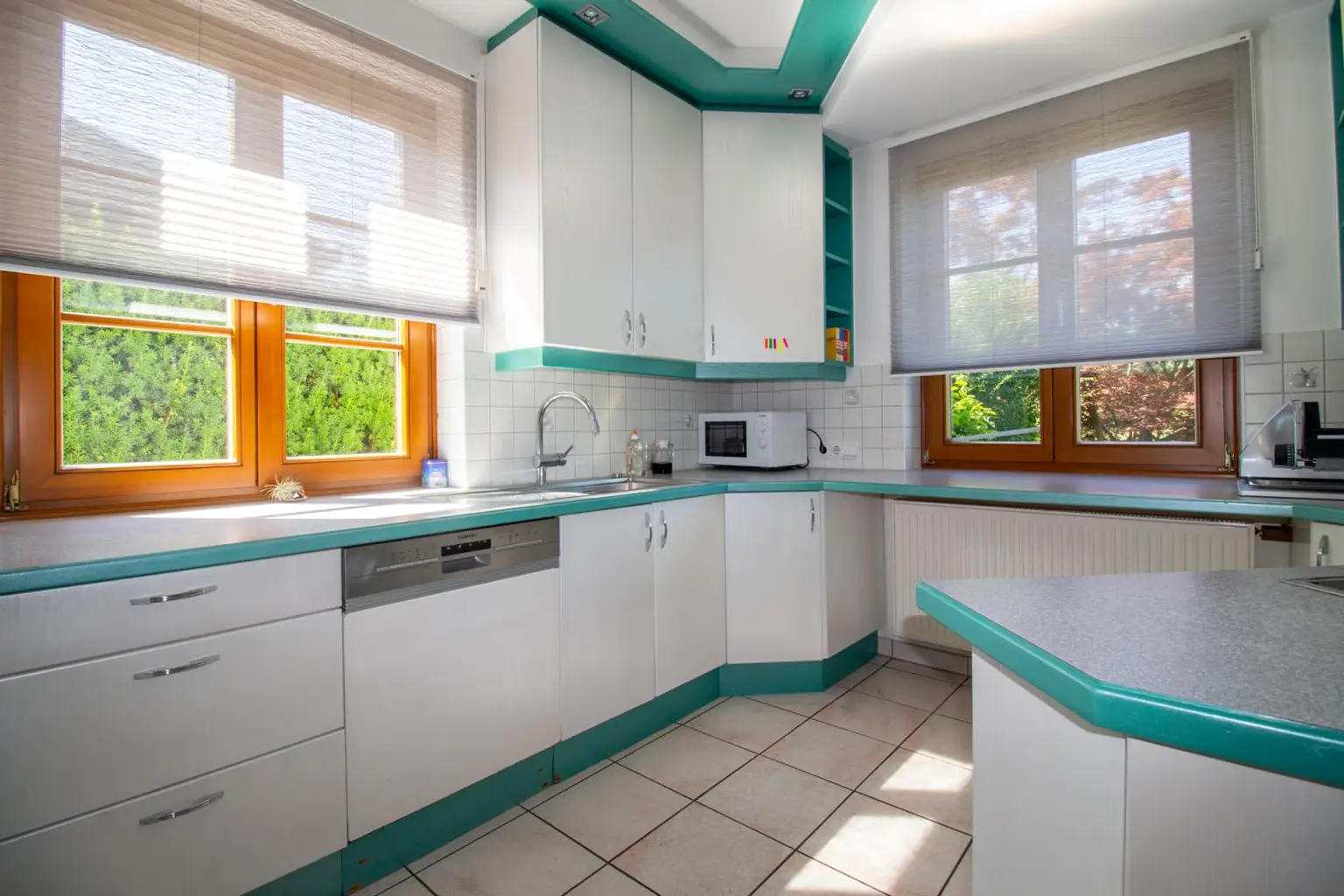 Einfamilienhaus mit Pool, Garten & Aussicht – Praxis & Mietpotential