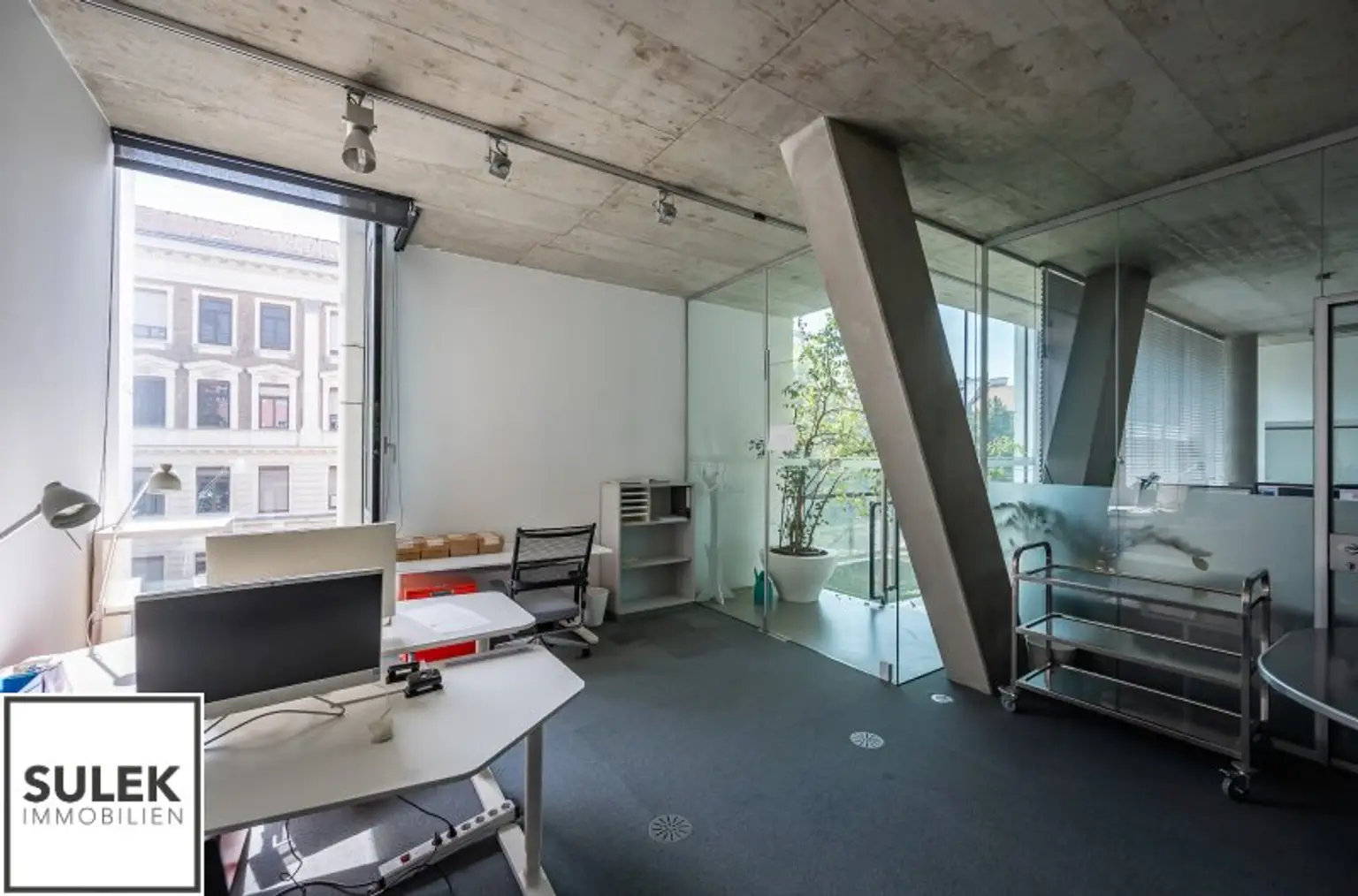 Modernes, kleines Büro mit Top-Anbindung nahe U4/U6 Längenfeldgasse