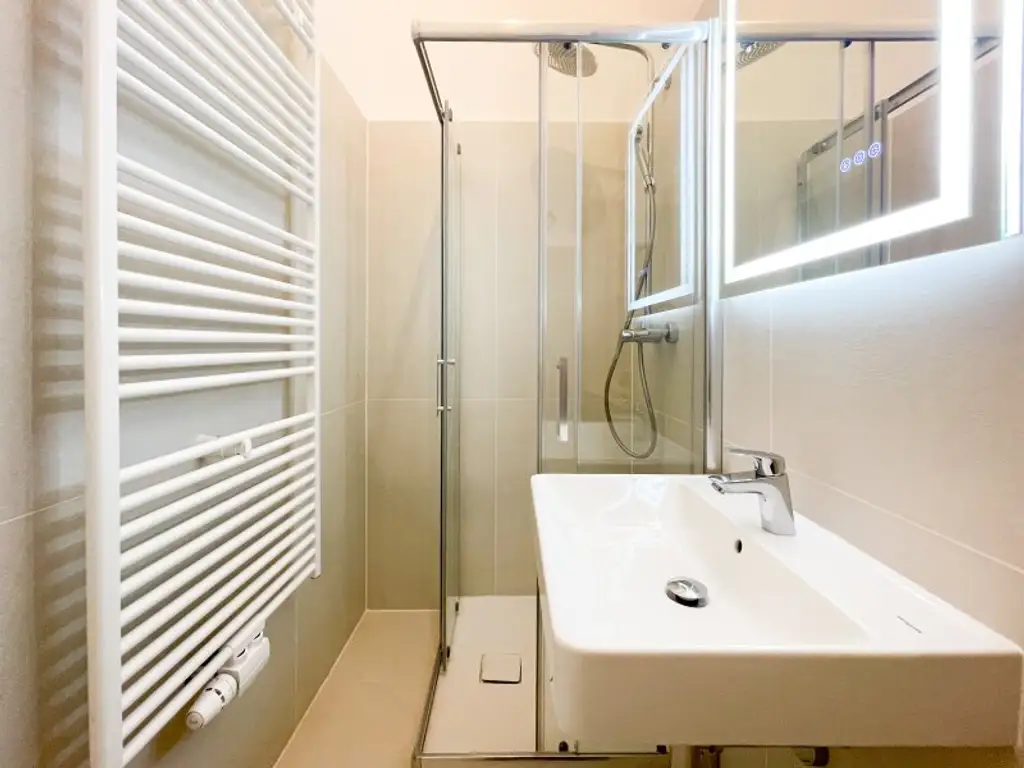 ALTBAU-TRAUM IN WÄHRING – 4 ZIMMER • LIFT & BALKON KOMMEN! • TOP LAGE HOFSTATTGASSE