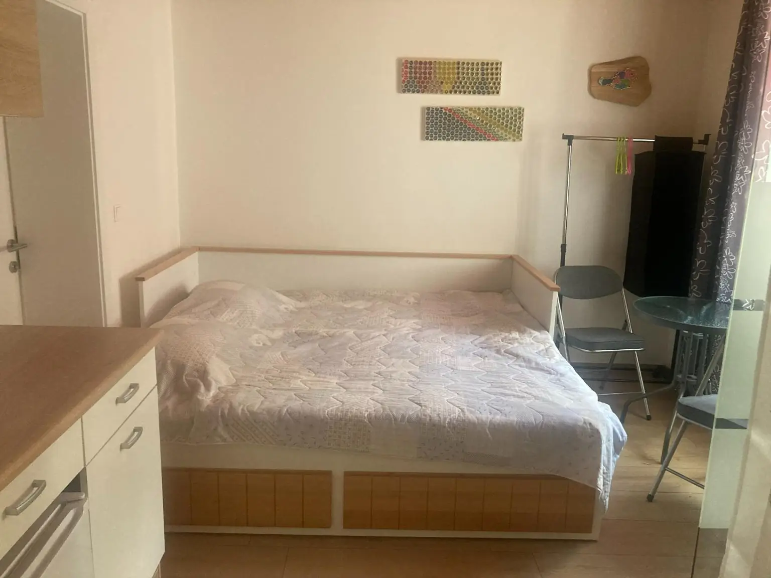 Zinshaus mit 3 Wohnungen, Garagen und Nebengebäude