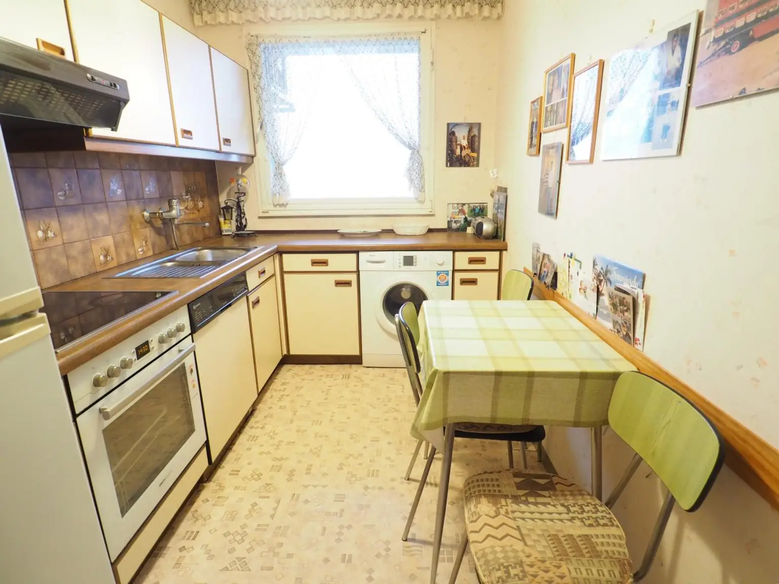 komplett möbliert inkl. Geräte