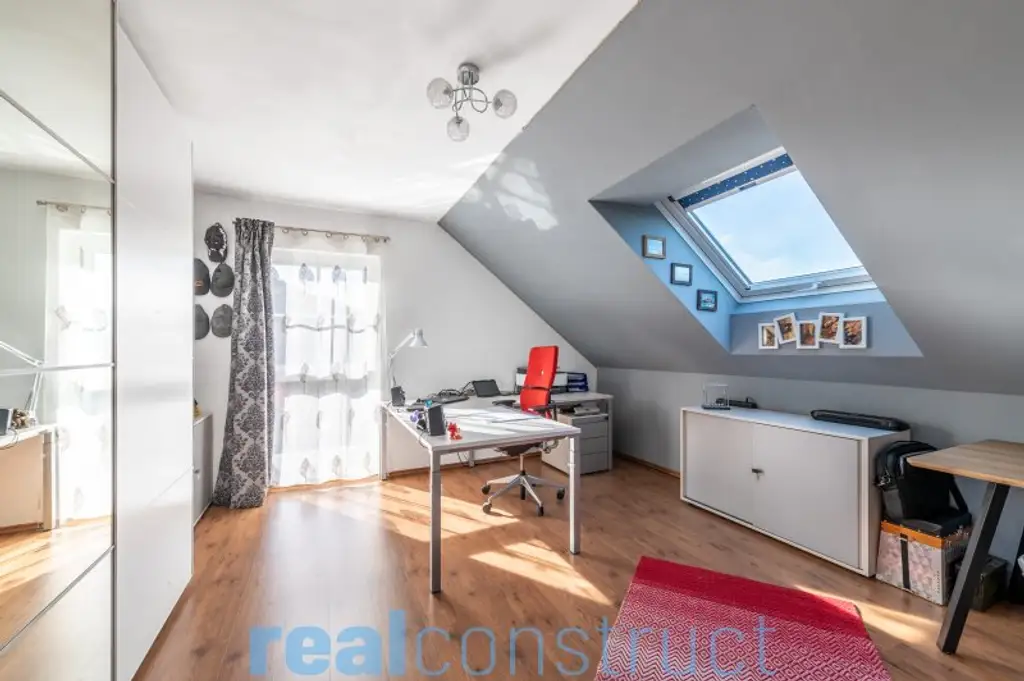 Ökologisch nachhaltiges Einfamilienhaus mit ERDWÄRME-Heizung in bester Lage von Bad Erlach