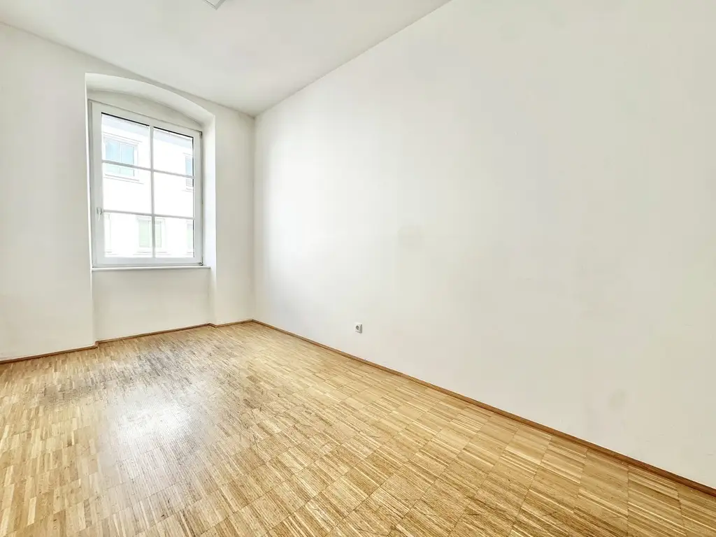 TOPLAGE NÄHE RATHHAUS | OPTIMAL AUFGETEILTE 4 ZIMMER MIT TERRASSE | TOP-BÜRO IN KORNEUBURG