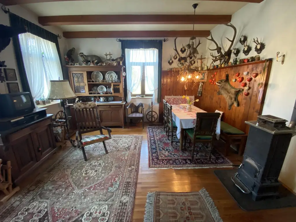 "Jahrhundertwende Stilhaus mit Wald"